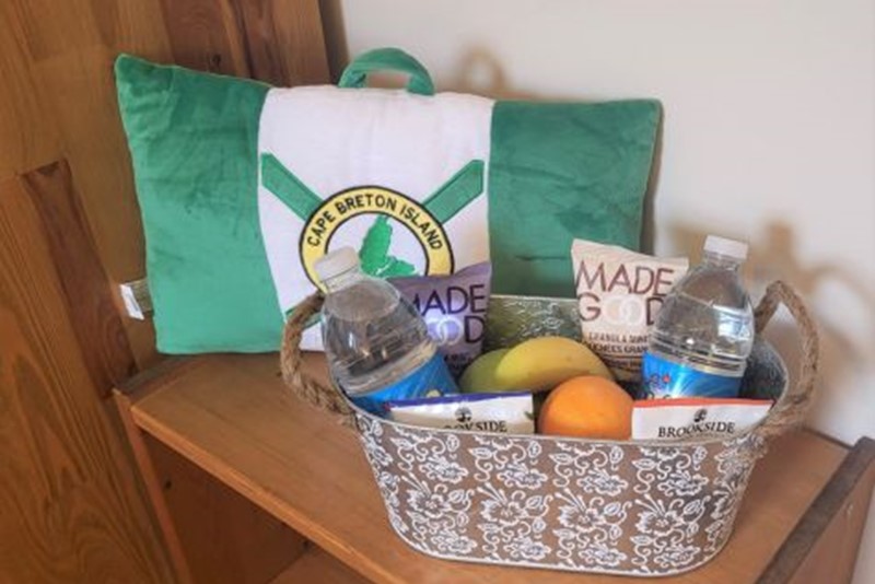 Personalized welcome snack basket